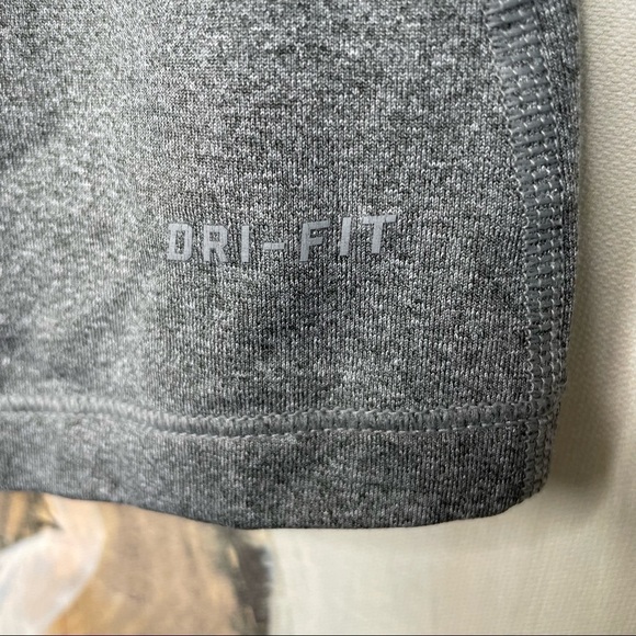 𝅺nike Dri Fit Long Sleeve Thumb Hole Shirt - Picture 4 of 6